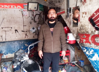  Adil Abid Hussain